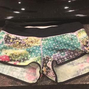 Lululemon Run Speed Short, Size 6, “Geometric”